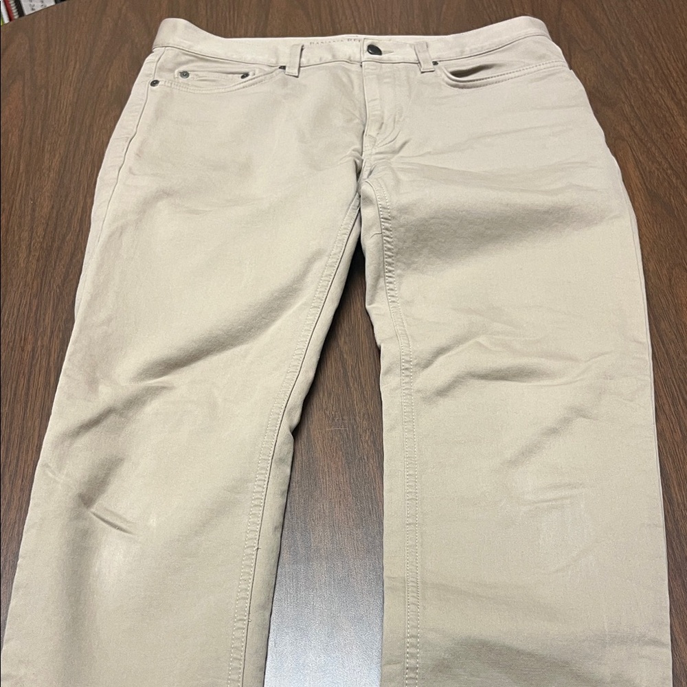 Banana Republic The Traveler Slim Fit Tan Pants, size 32x32 - Picture 2 of 13